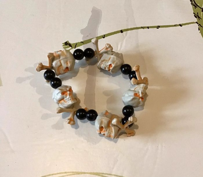 Bracelet tête de mort déguisement Halloween - photo numéro 2
