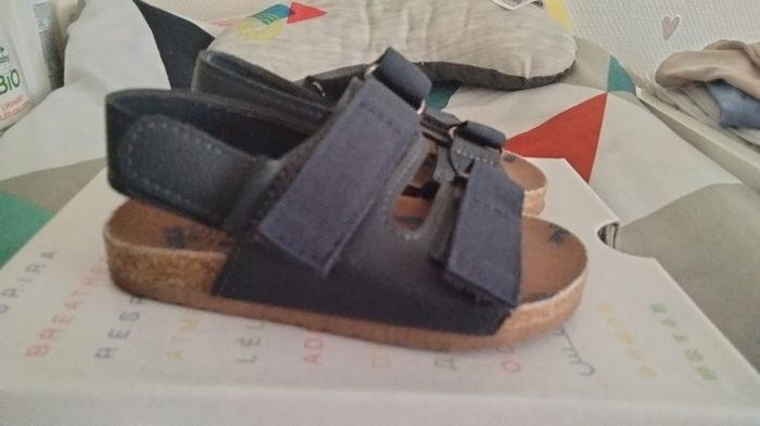 Sandales marque Tape à l'oeil taille 24 - photo numéro 2