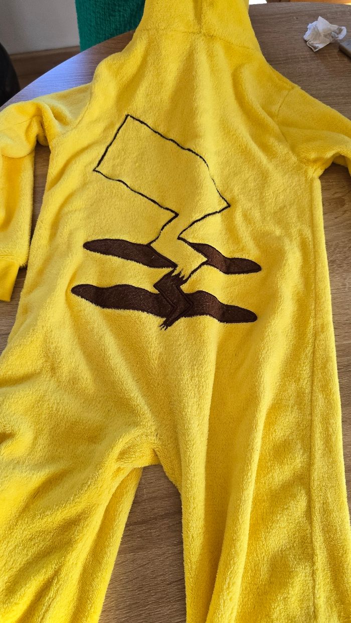 Combi de Pyjama pokémon pikachu  8 ans - photo numéro 7