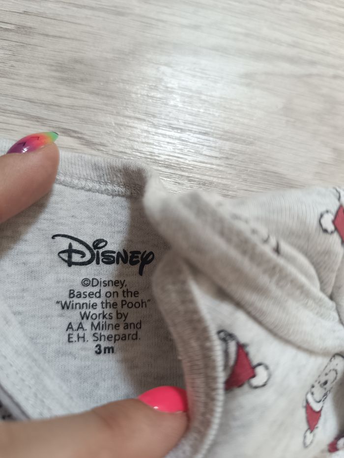 Deux bodys Winnie l'ourson 3 mois - photo numéro 4