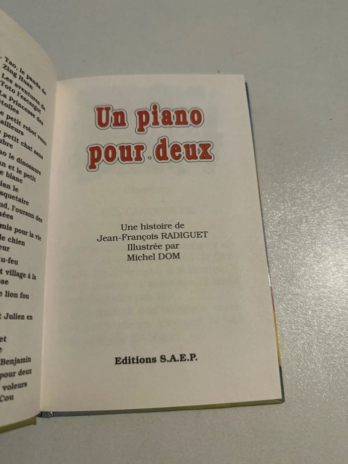 Un piano pour deux -une jolie bibliothèque - photo numéro 2