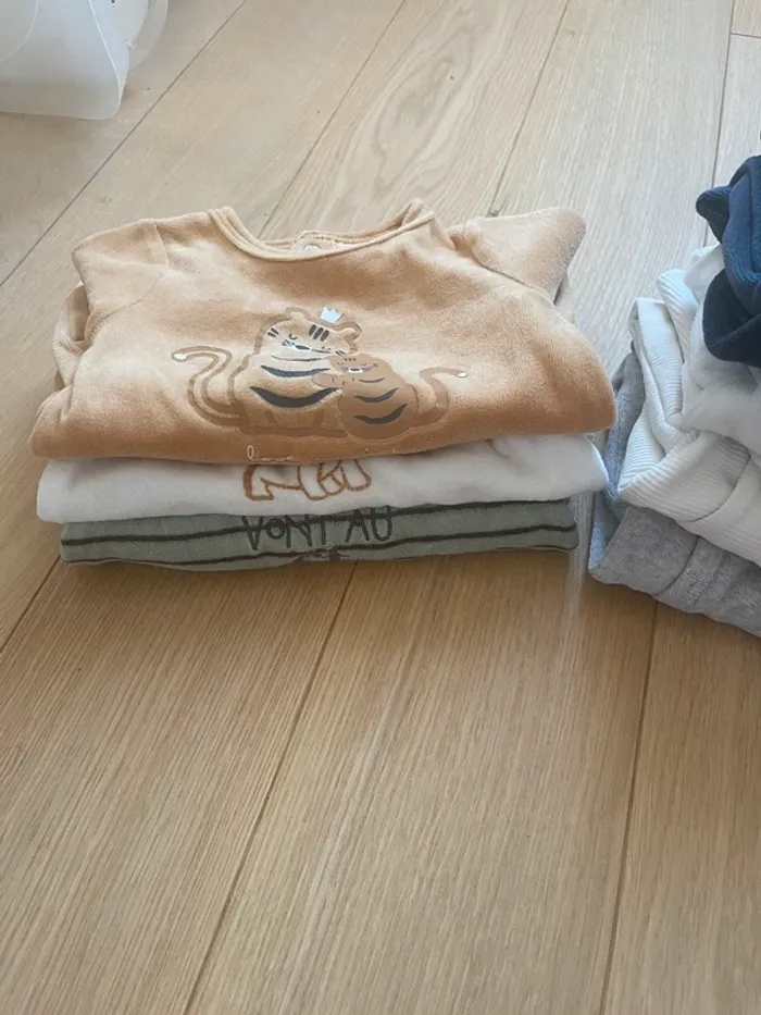 Lot 8  pyjamas 3mois - photo numéro 3