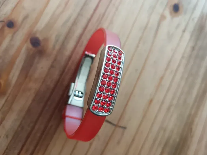 Bracelet Swarovski cristaux rouge acier et silicone
