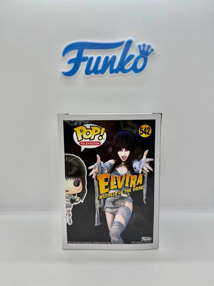 Funko Pop Elvira 542 Glow Chase Hot Topic 🇺🇸 - photo numéro 3