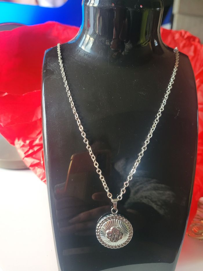 Collier upcyclé avec joli bouton maje - photo numéro 3