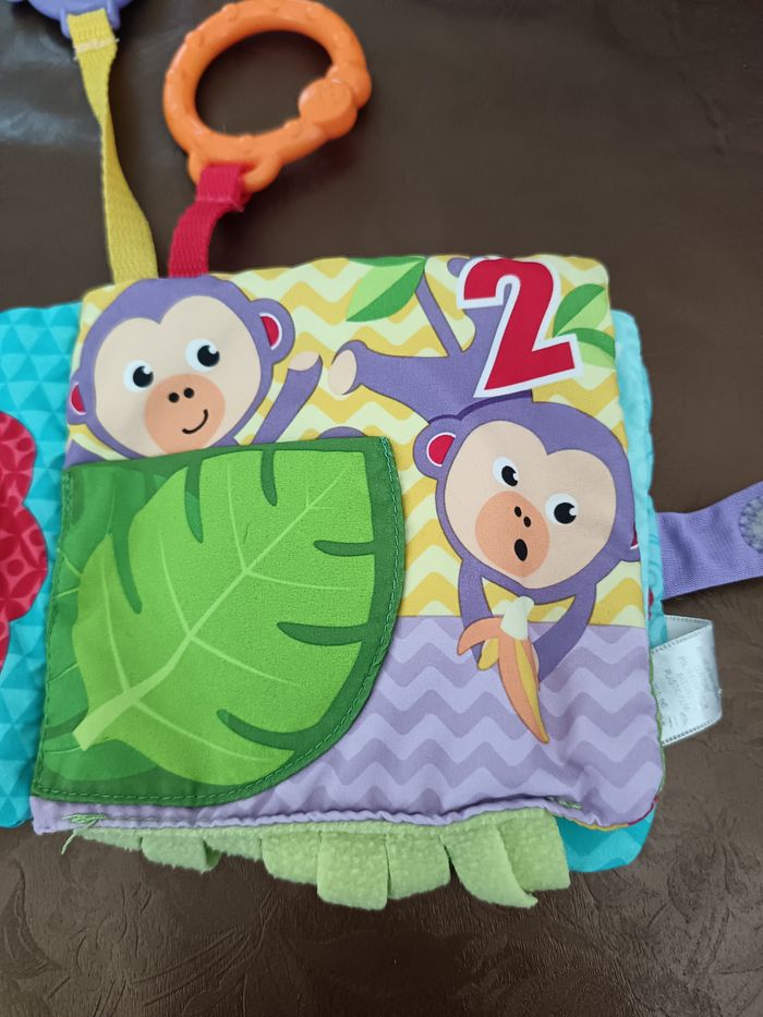 Livre d'Activités d'Eveil Bébé en Tissu Fisher Price - photo numéro 3