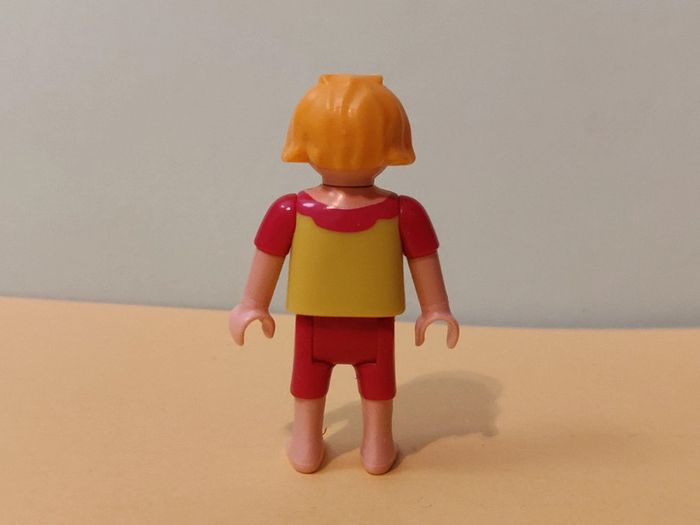 Petite fille Playmobil - très bon état - photo numéro 4
