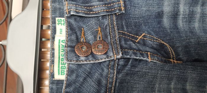 Jean's femme "Bershka" taille 36 - photo numéro 2