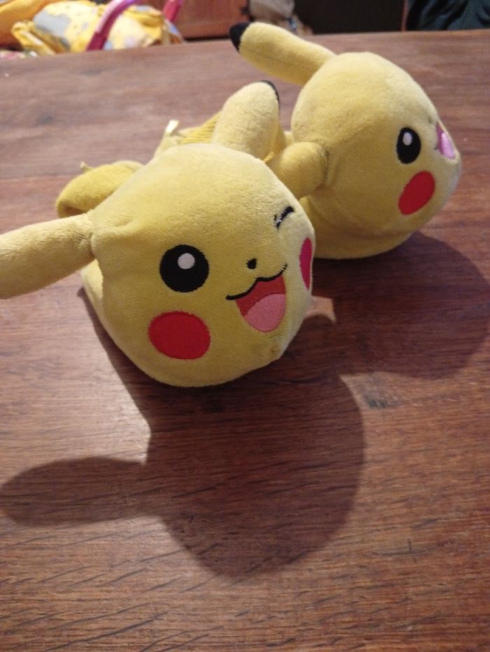 Chaussons pokemon pointure 24/25 - photo numéro 5