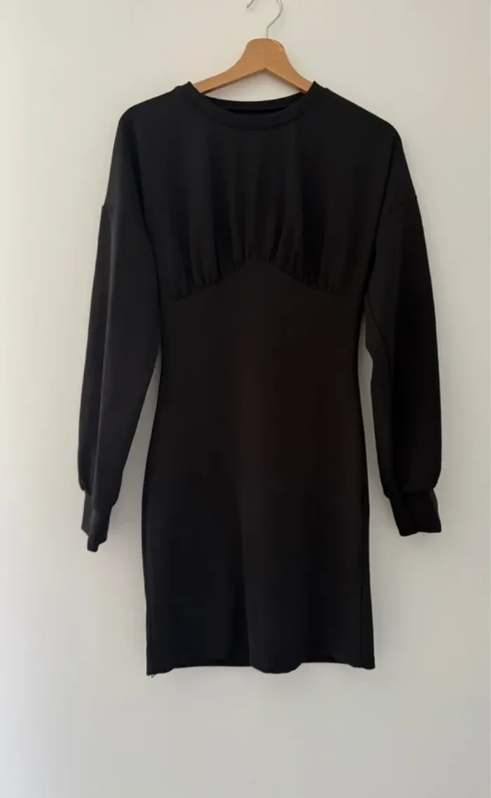 Robe moulante  noire manches longues taille s en excellent état - photo numéro 2