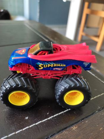 Voiture Monster jam Superman