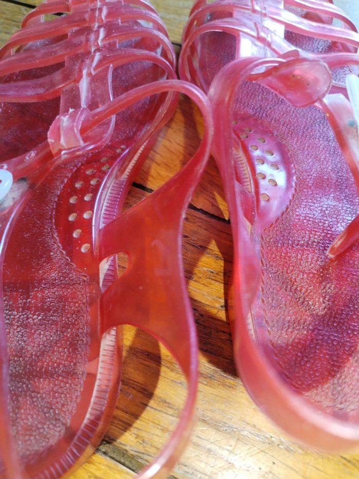 Sandales meduse rouge
Enfants Pointure 30 - photo numéro 3