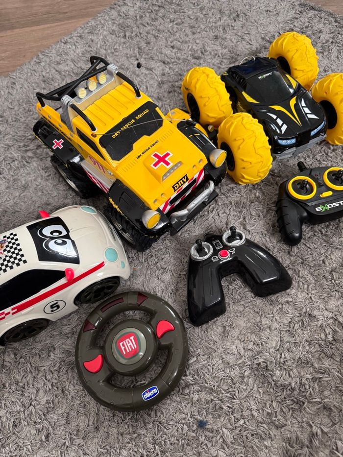 Lot de voitures télécommandées