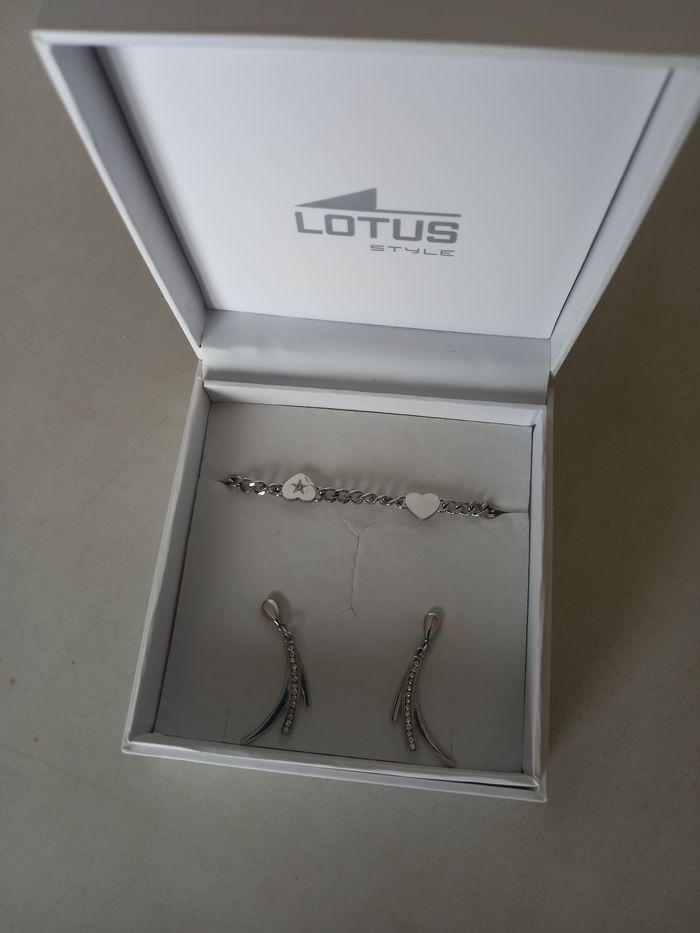 Lotus : boucles d'oreilles et bracelet - photo numéro 2
