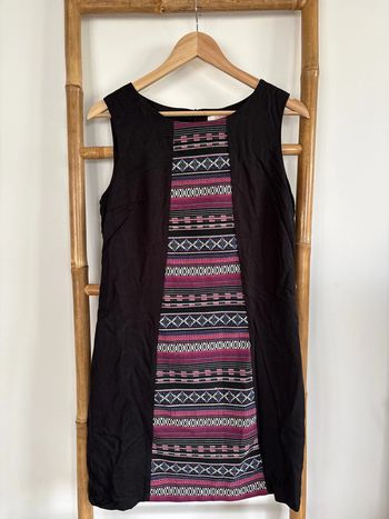Robe noire avec broderies Camaïeu taille M