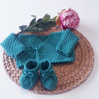 Vêtement layette brassière gilet kimono cache-coeur 30 % laine  tricoté main bébé naissance