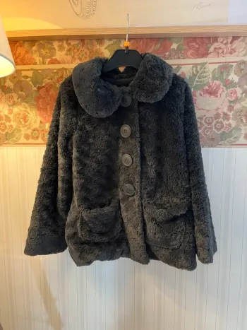 Manteau fausse fourrure fille 8 ans