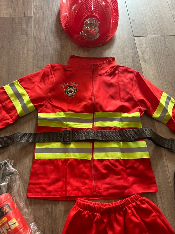 Déguisement de pompier avec accessoires 130 cm - photo numéro 4