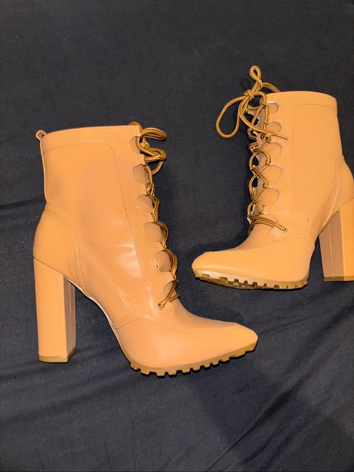 Bottines hautes neuves
