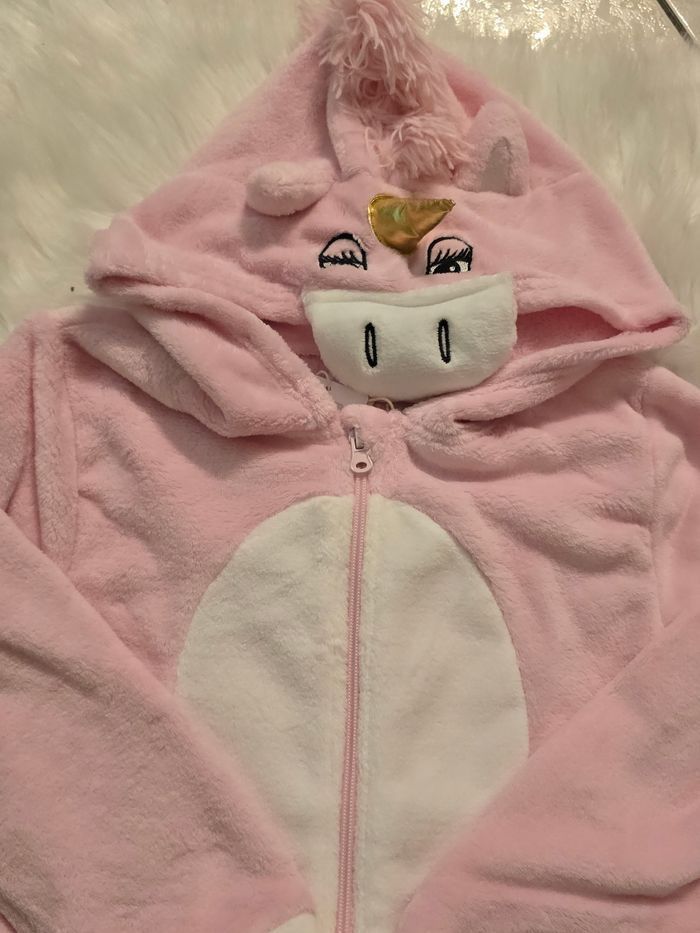 Neuve (non portée)🏷 🩷😍🤩 superbe  surpyjama 10 ans fille 🩷😍🤩 - photo numéro 3