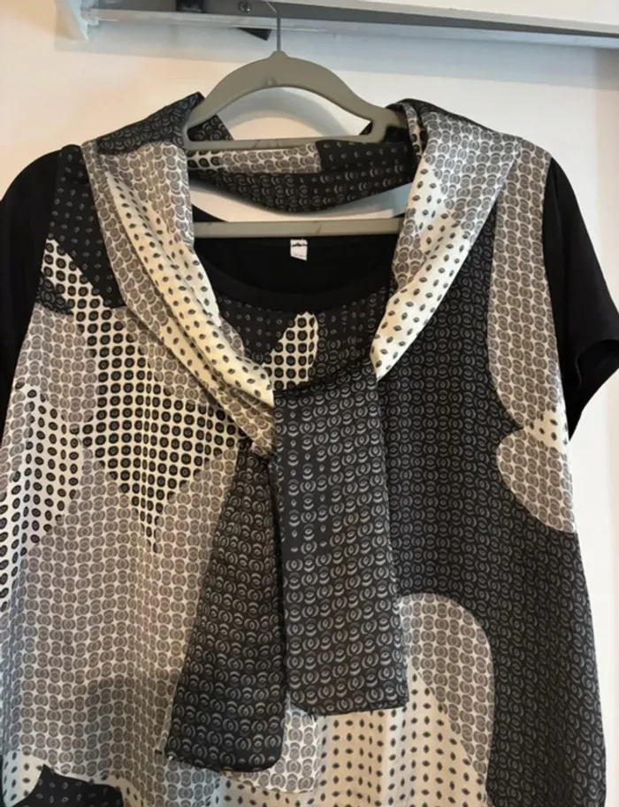 Robe tunique graphique noir et blanc avec foulard taille 44 - photo numéro 9