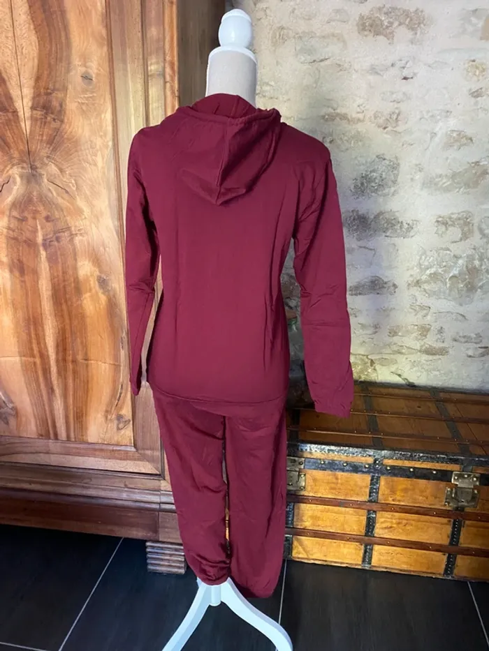 Ensemble de survêtement couleur bordeaux - photo numéro 3