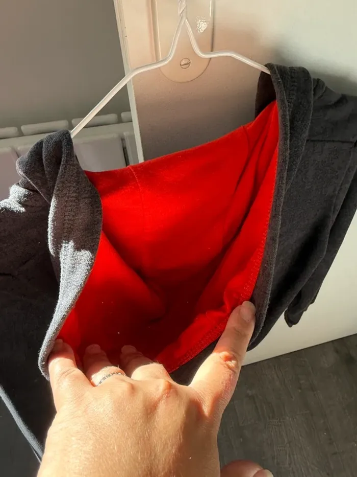 Gilet à capuche gris et rouge Adidas garçon 9/10 ans - photo numéro 13
