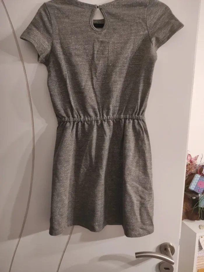 Robe grise à paillettes - photo numéro 2