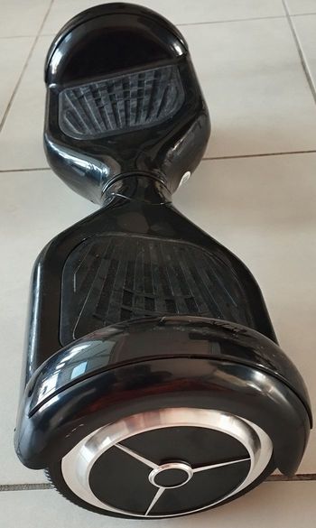 Hoverboard de la marque Iwatboard comme neuf, utilisé 1 ou 2 fois.
