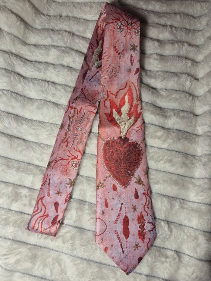 Cravate sacré cœur rose