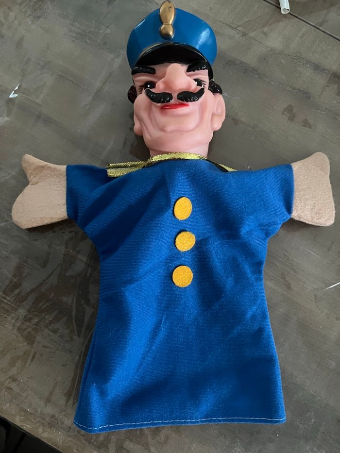 Marionnette gendarme - photo numéro 2