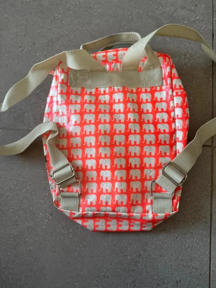 Sac à dos Engel abimé sur un coté, 21x27cm - photo numéro 2