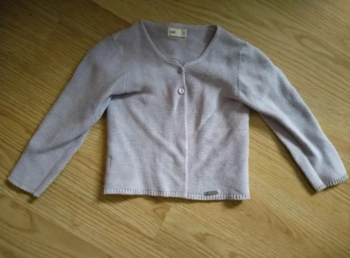 Gilet violet. Fille . Cnd.
Taille 4 ans - photo numéro 2