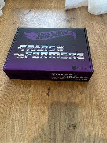 Hot wheels x transformers némésis prime