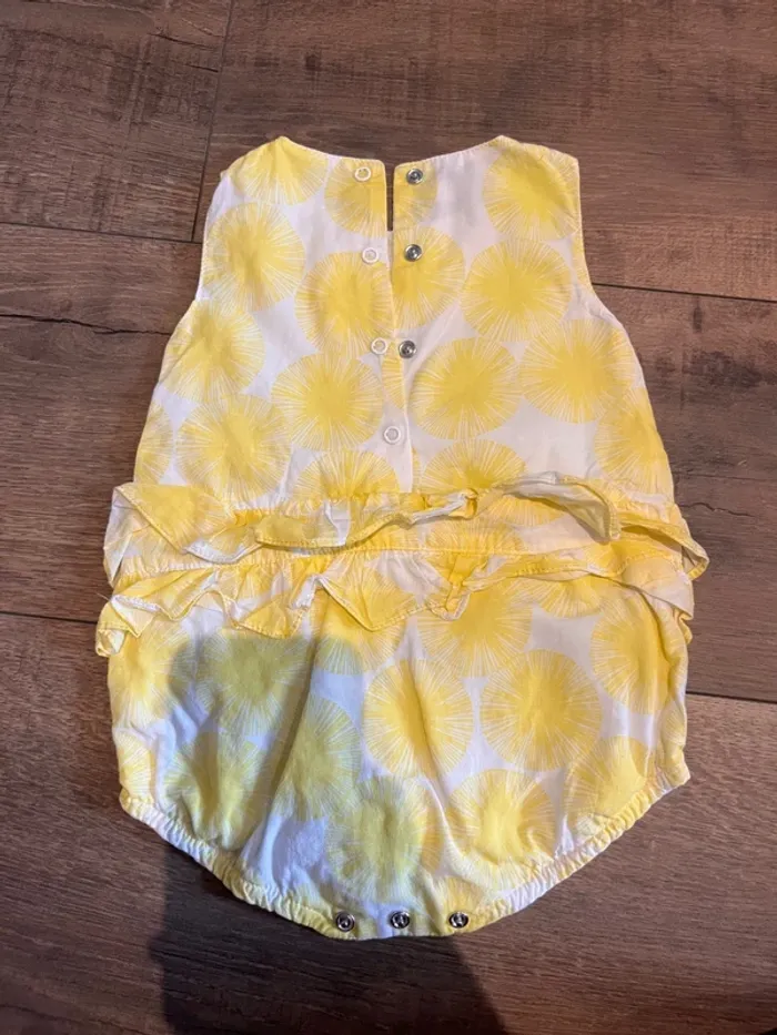 Barboteuse jaune et blanche 3 mois - photo numéro 4