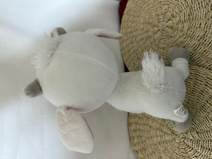 Peluche Chèvre Minion Moi moche et méchant Despicable Me 3 blanc - photo numéro 4