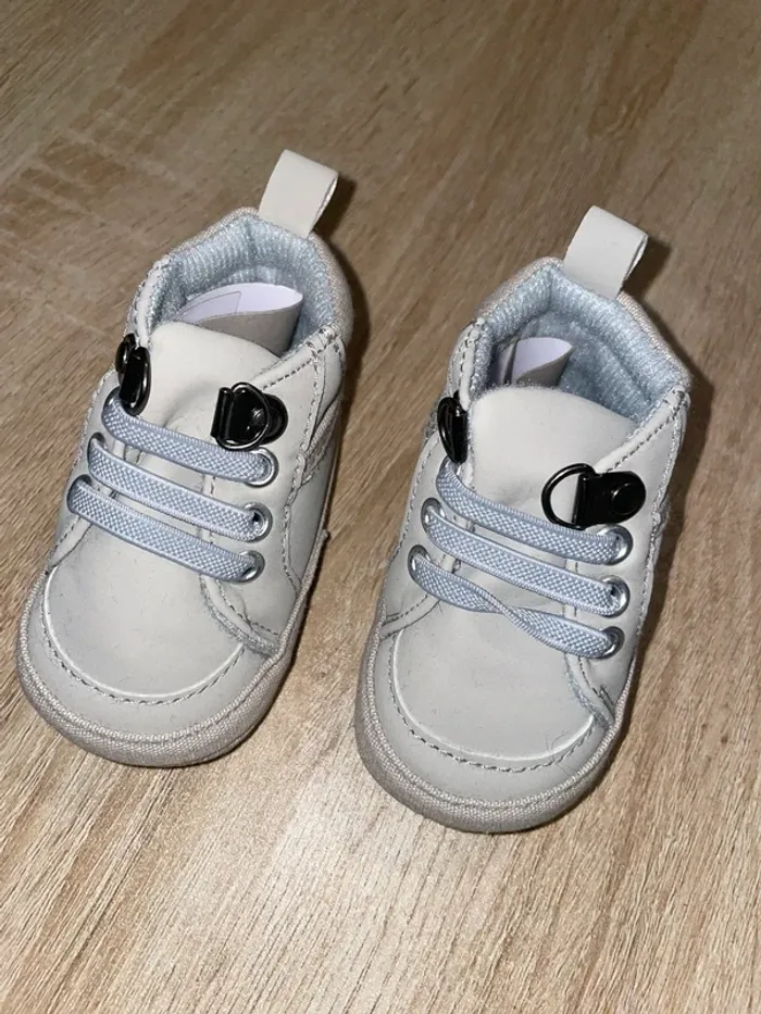 Chaussures bébé grises