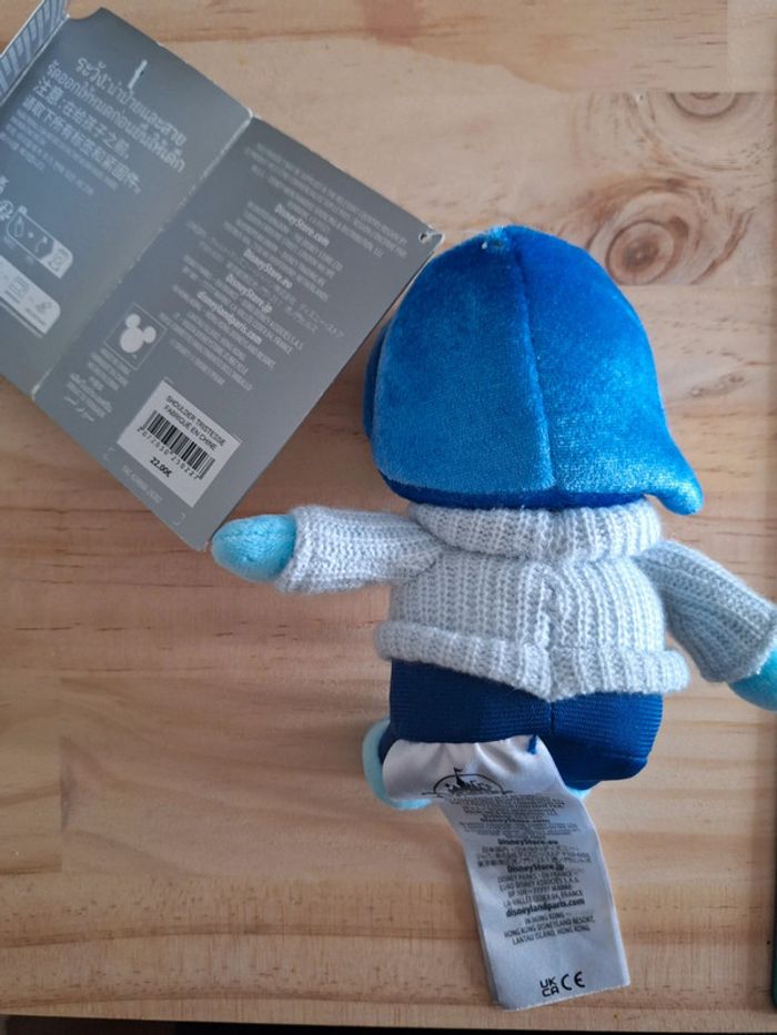 Peluche Tristesse Vice Versa 2 - Disney Pixar - Shoulder Plush Aimantée - photo numéro 3