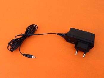Chargeur Nokia  AC-8E  Imput 100-240V  50-60Hz / 175ma
