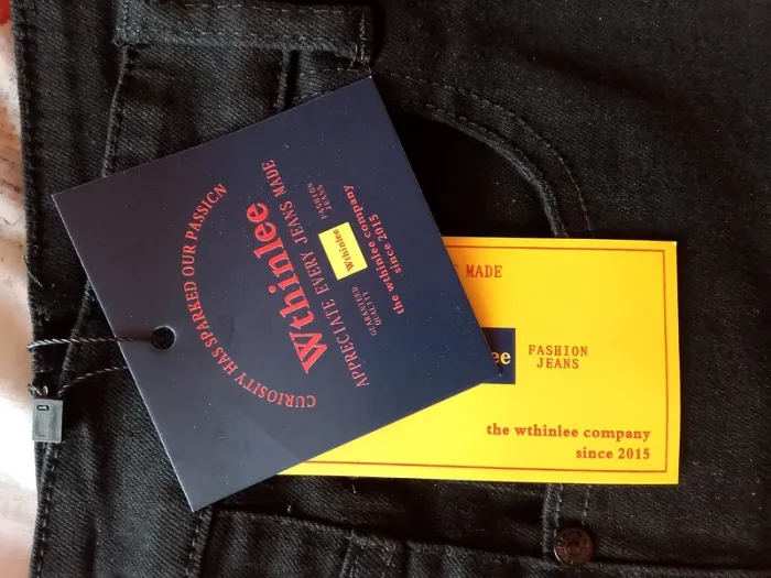 Joli jean noir wthinlee taille 40 mais 44 taille UE - photo numéro 4