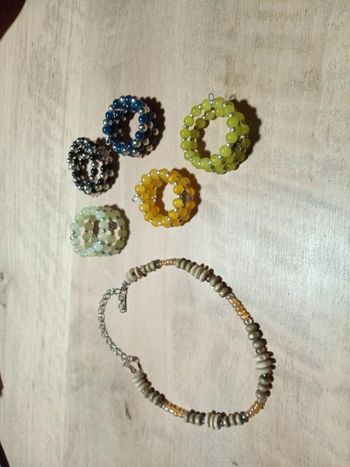 Lot de bagues fantaisie et bijoux de cheville