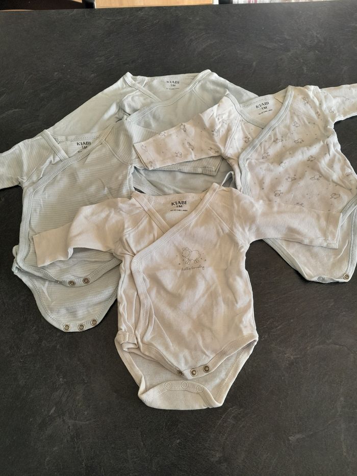 Lot 4 bodies 1 mois - photo numéro 1