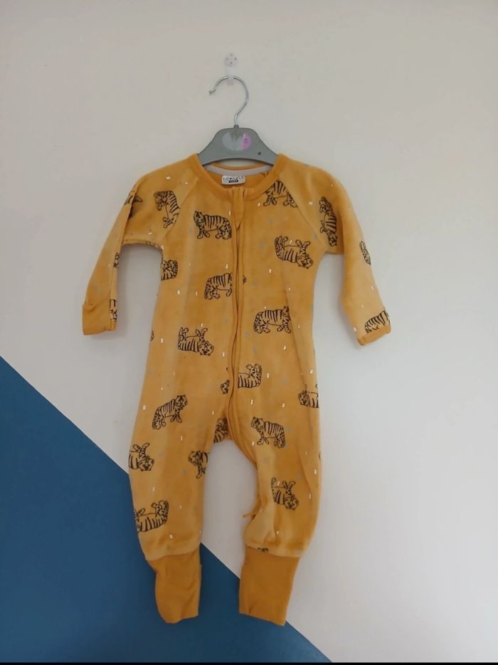 Pyjamas 6 mois - photo numéro 10
