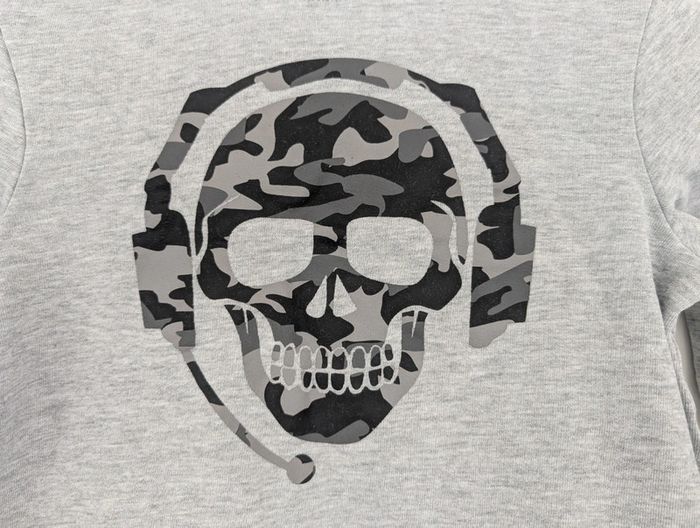 Sweat gris tête de mort avec casque 6/7 ans - photo numéro 3