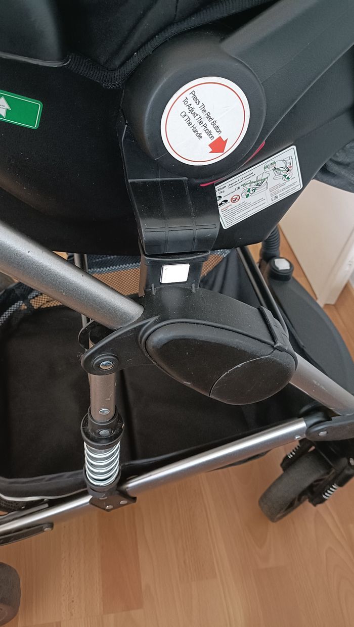 Vends poussette Naf Naf 3 en 1 en bon état - photo numéro 2