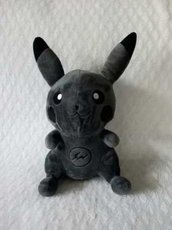 Peluche Pokemon pikatchu noire