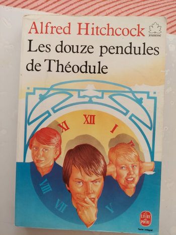 Livre poche vintage hitchock