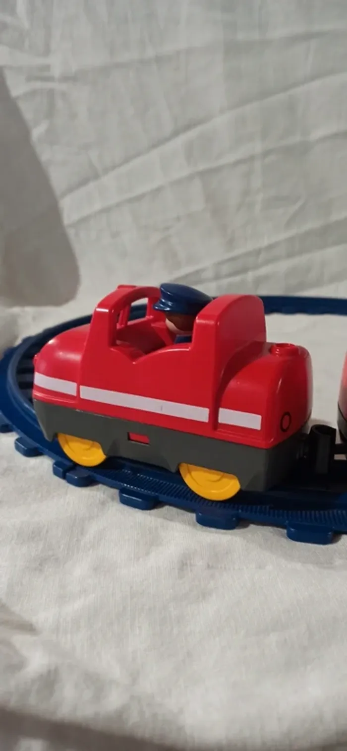 Train avec wagon et voyageurs sur rails playmobil 123 - photo numéro 9