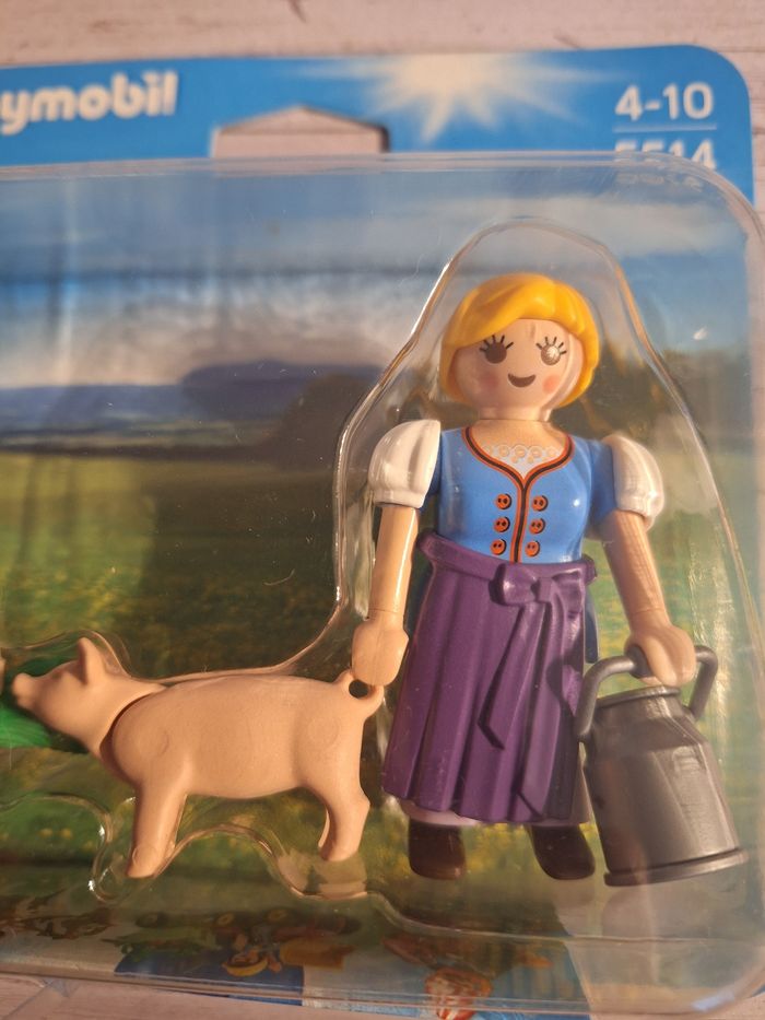 Figurine Playmobil fermière enfant et cochon - photo numéro 2