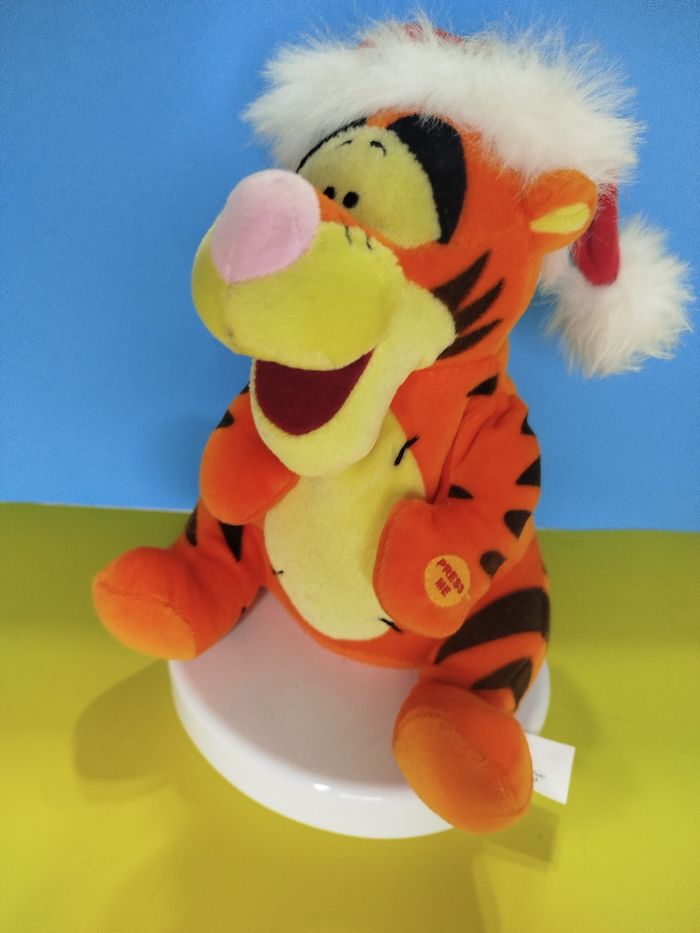 Peluche de Noël Tigrou - Disney - photo numéro 2